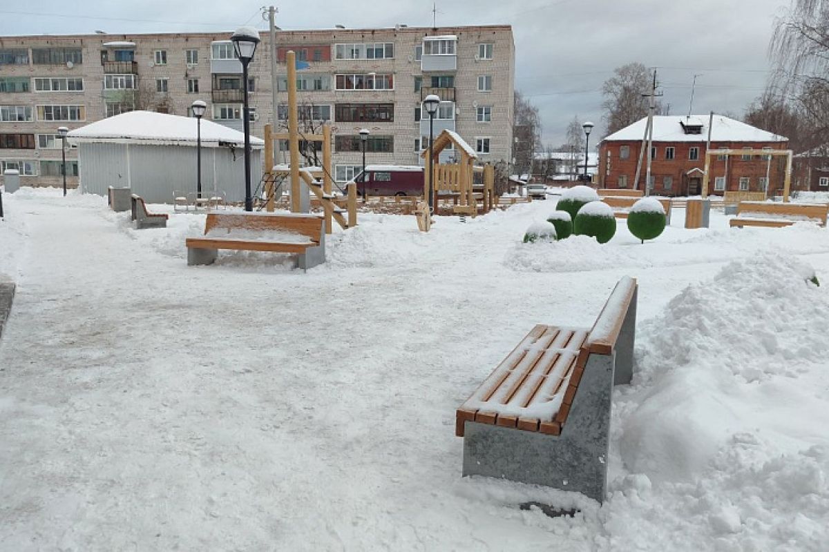 Возле Сольвычегодского культурно-досугового центра обустроили детскую площадку