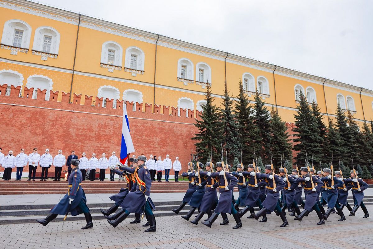 Сегодня - День Неизвестного Солдата