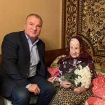 Александр Лемдянов поздравил Татьяну Андриановну Смирнову с 102-летием