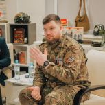 «Единая Россия» организовала урок мужества с участником СВО для школьников Муравленко (ЯНАО)