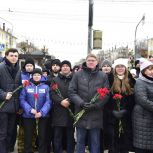 «Единая Россия» в Марий Эл почтила память Героев Отечества
