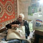 Представители «Единой России» поздравляют ветеранов Великой Отечественной войны с Новым годом