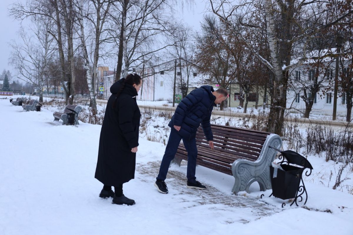 Партийный десант проверил благоустройство сквера в Балахнинском муниципальном округе
