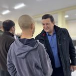 «Единая Россия» передала будущим защитникам страны подарки к праздничному столу