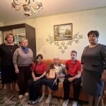 Алапаевские партийцы поздравили тружеников тыла с Днем Героев Отечества