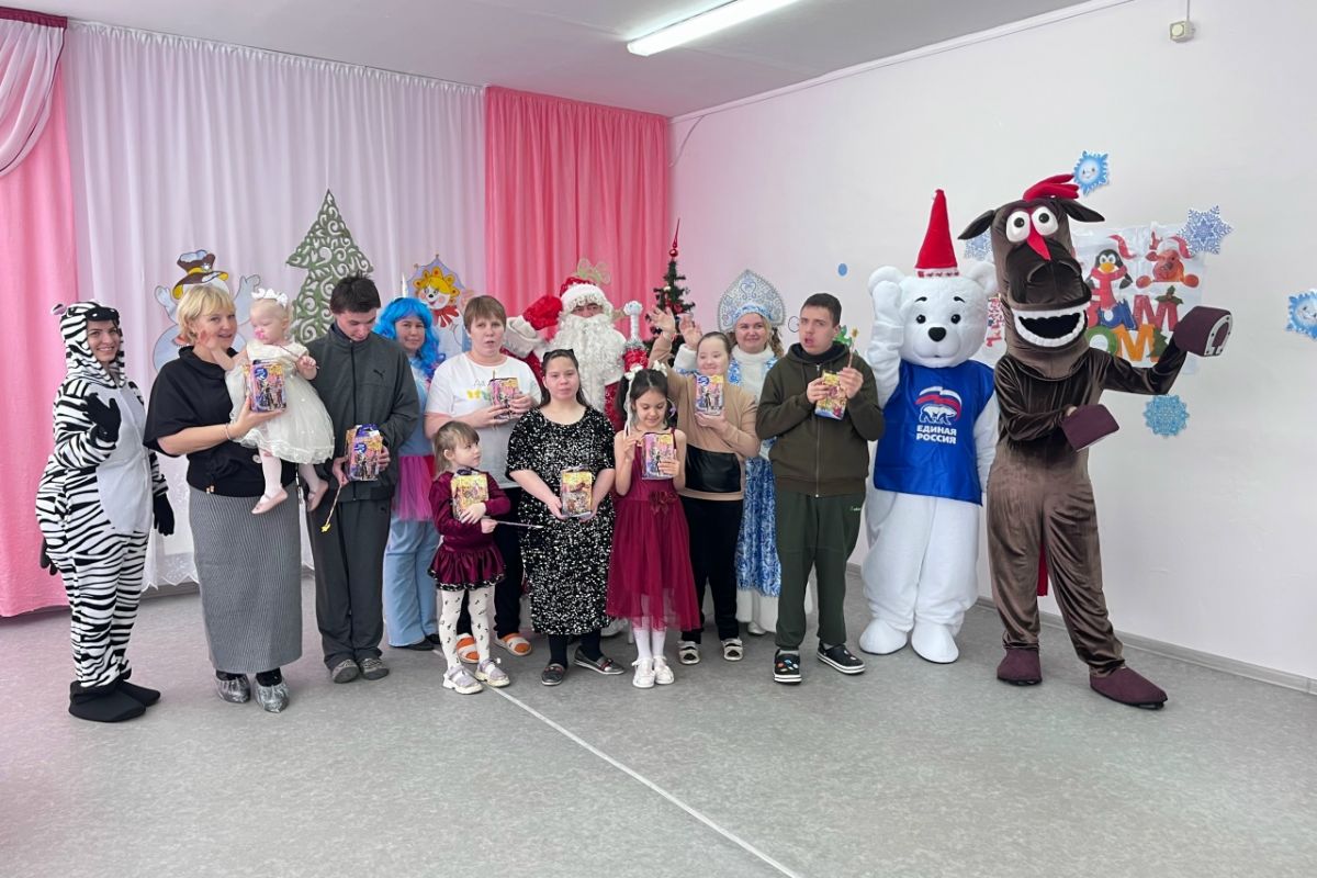 В Доме детского творчества «Алый парус» поселка Красногорский прошла новогодняя ёлка для детей с ограниченными возможностями здоровья