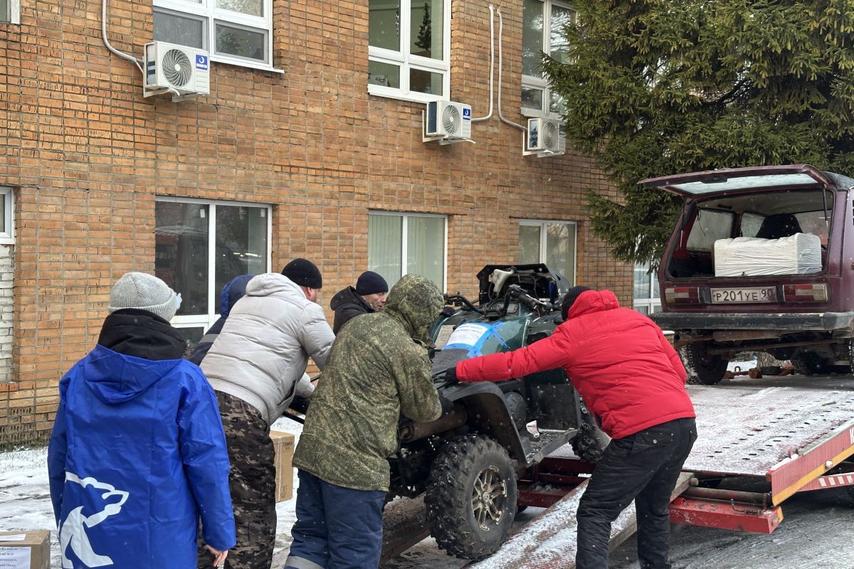 Автомобили, генераторы и подарки: «Единая Россия» направила помощь бойцам в зону СВО в преддверии Нового года