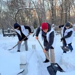«Молодая Гвардия Единой России» провела субботник на местах воинских захоронений в Кемерове