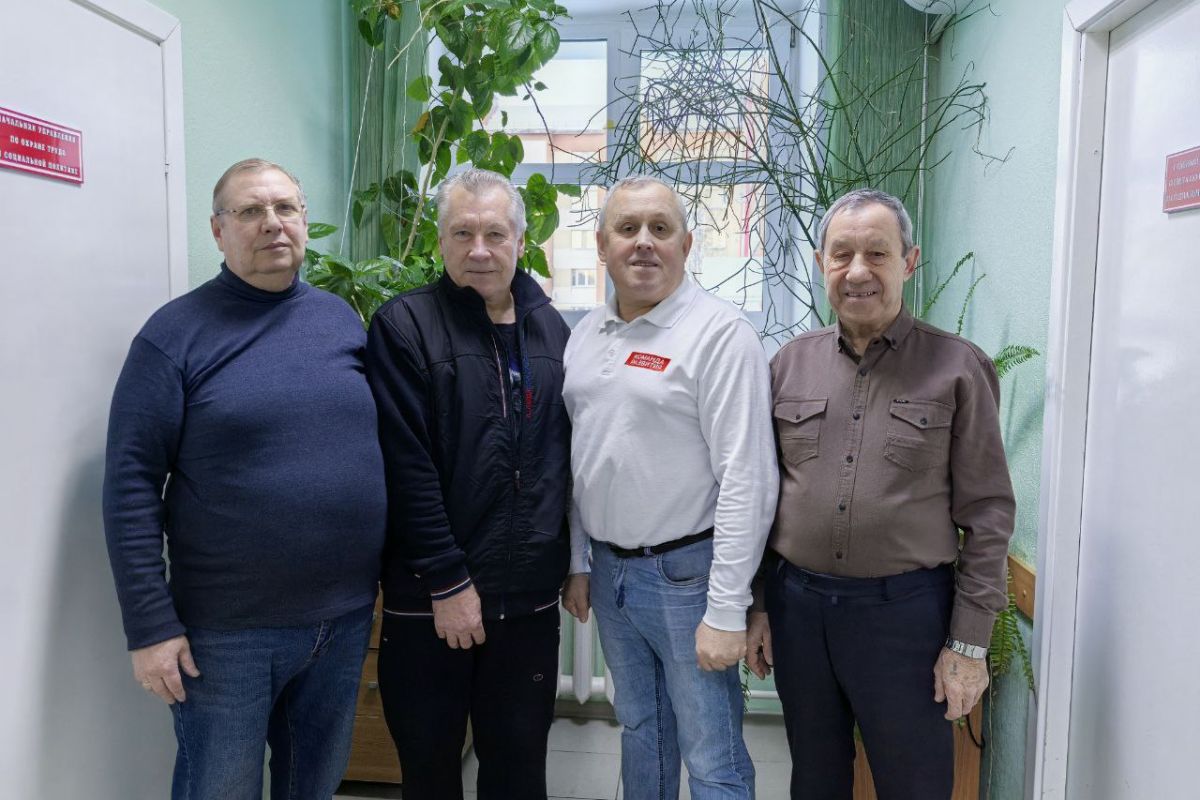 Единороссы Белоярского района вручили продуктовые наборы ликвидаторам последствий аварии на Чернобыльской АЭС