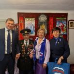 В Осинниках единороссы поздравили ветерана Великой Отечественной войны