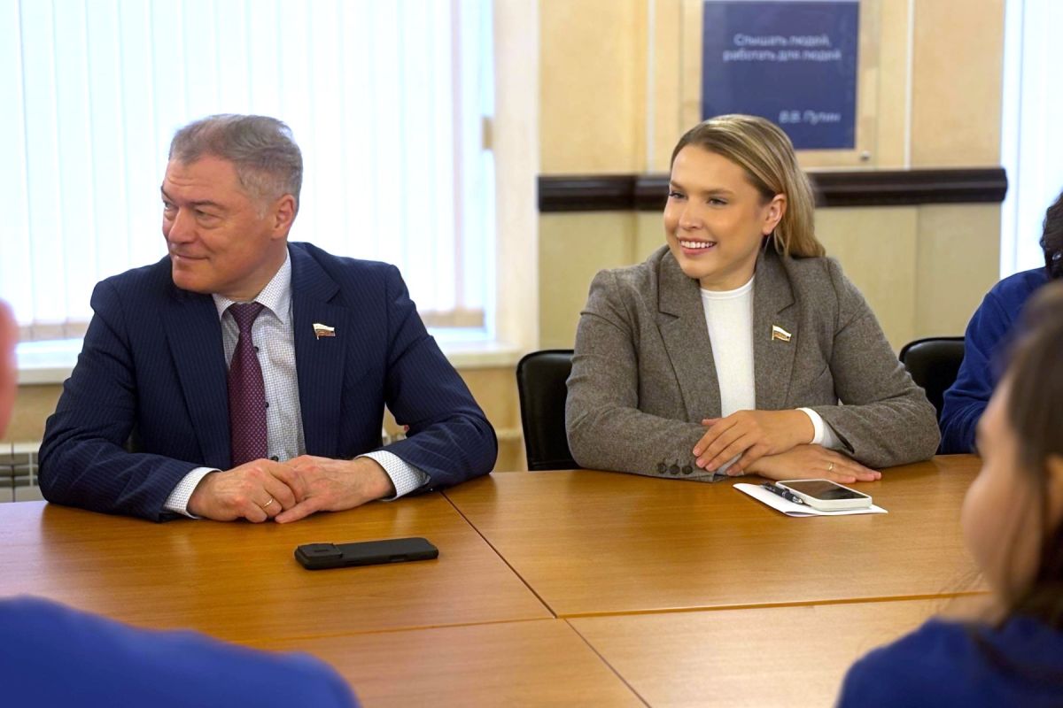 В «Единой России» парламентарии встретились с воронежскими волонтерами