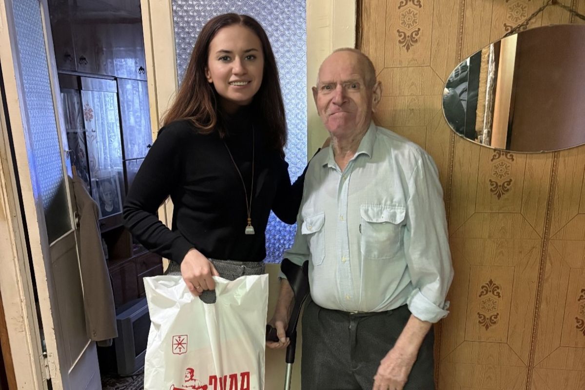 Дарья Герасимова передала подарки участникам войны и труженикам тыла