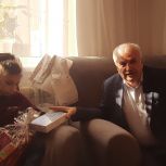 Депутат Народного Собрания РД Али Багомедов исполнил мечту четырнадцатилетней Улганбеги в рамках акции «Ёлка желаний»