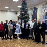 Депутаты фракции «Единой России» Кыштымского округа приняли участие в акции «Ёлка желаний»