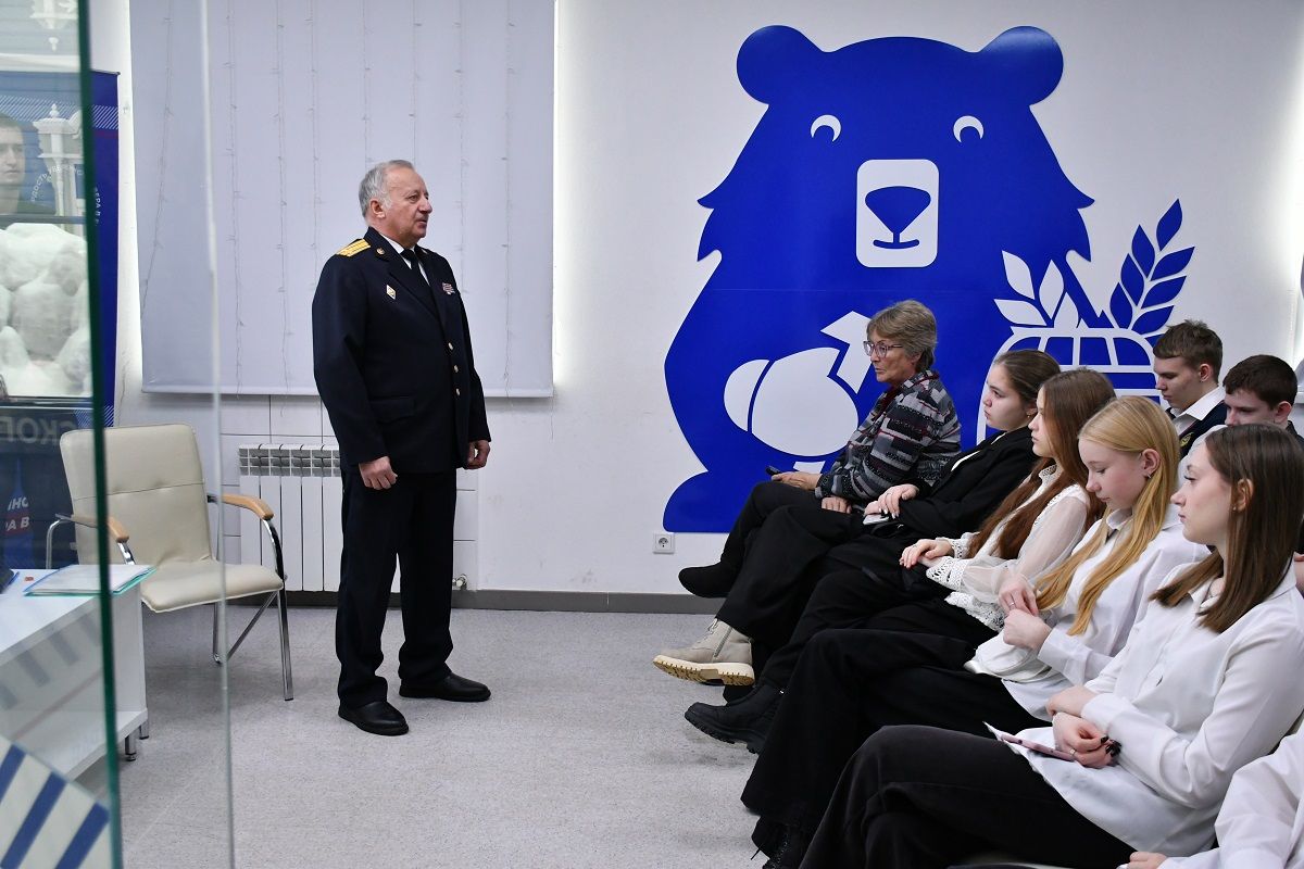 Урок мужества «Органы безопасности во время Великой Отечественной войны: фронтовая разведка, фронт, тыл» прошел в штабе общественной поддержки «Единой России»