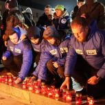 В Саранске в День Неизвестного Солдата зажгли «Свечи Памяти»