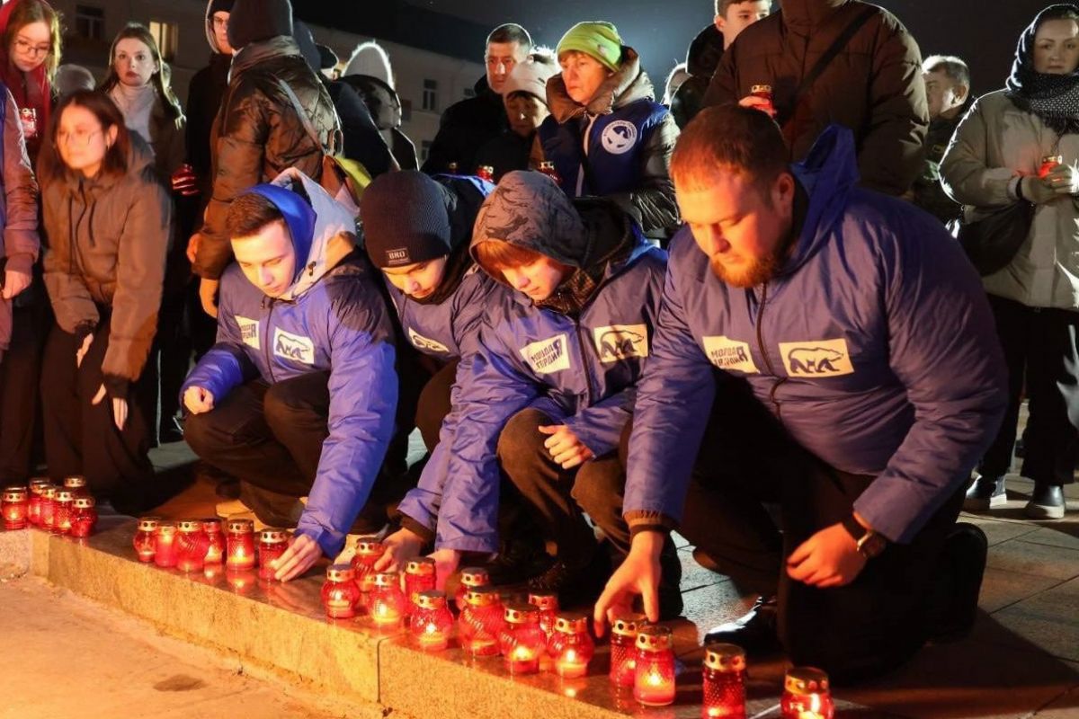 В Саранске в День Неизвестного Солдата зажгли «Свечи Памяти»