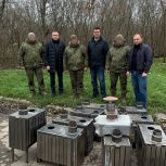 Печи-буржуйки передали единороссы бойцам на СВО