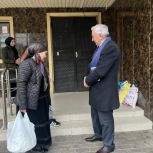 Актив партии «Единая Россия» в г. Назрань поздравил мать погибшего участника СВО с Днем матери