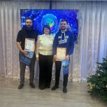 С наступающим Новым годом поздравили представителей старшего поколения и детей с особенностями здоровья активисты «Единой России»