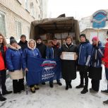 Партийцы отправили новогодние подарки для детей Ясиноватой