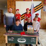 В рамках партпроекта «Новая школа» в Волгоградской области открыли несколько парт Героя, посвященных памяти участников Великой Отечественной войны и спецоперации