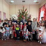 «Единая Россия» провела новогодние елки для детей участников специальной военной операции