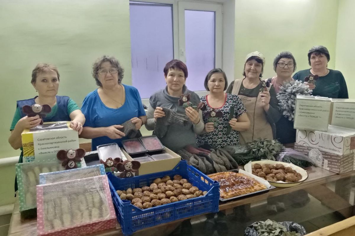 В преддверии Нового года жители села Емельяновка передали очередной гуманитарный груз