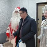 Единороссы поздравили с Новым годом детей из семьи участников СВО