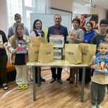 В Арске подарки из «Коробки храбрости» вручили детям из реацентра