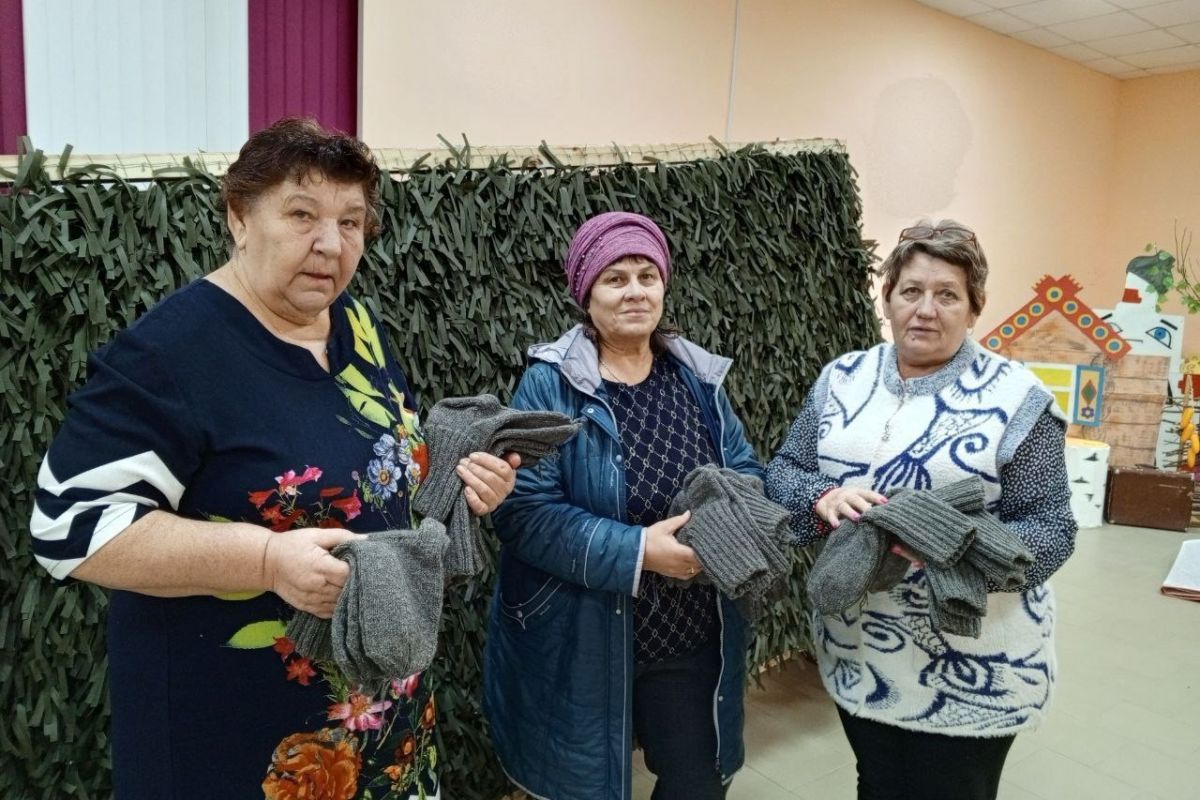 «Серебряные» волонтеры Гагаринского района присоединились к акции «Тепло солдату»