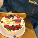 35 лет на страже безопасности: На юго-западе столицы поздравили сотрудников МЧС