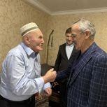 Депутат Госдумы Нурбаганд Нурбагандов навестил фронтовика в Каспийске