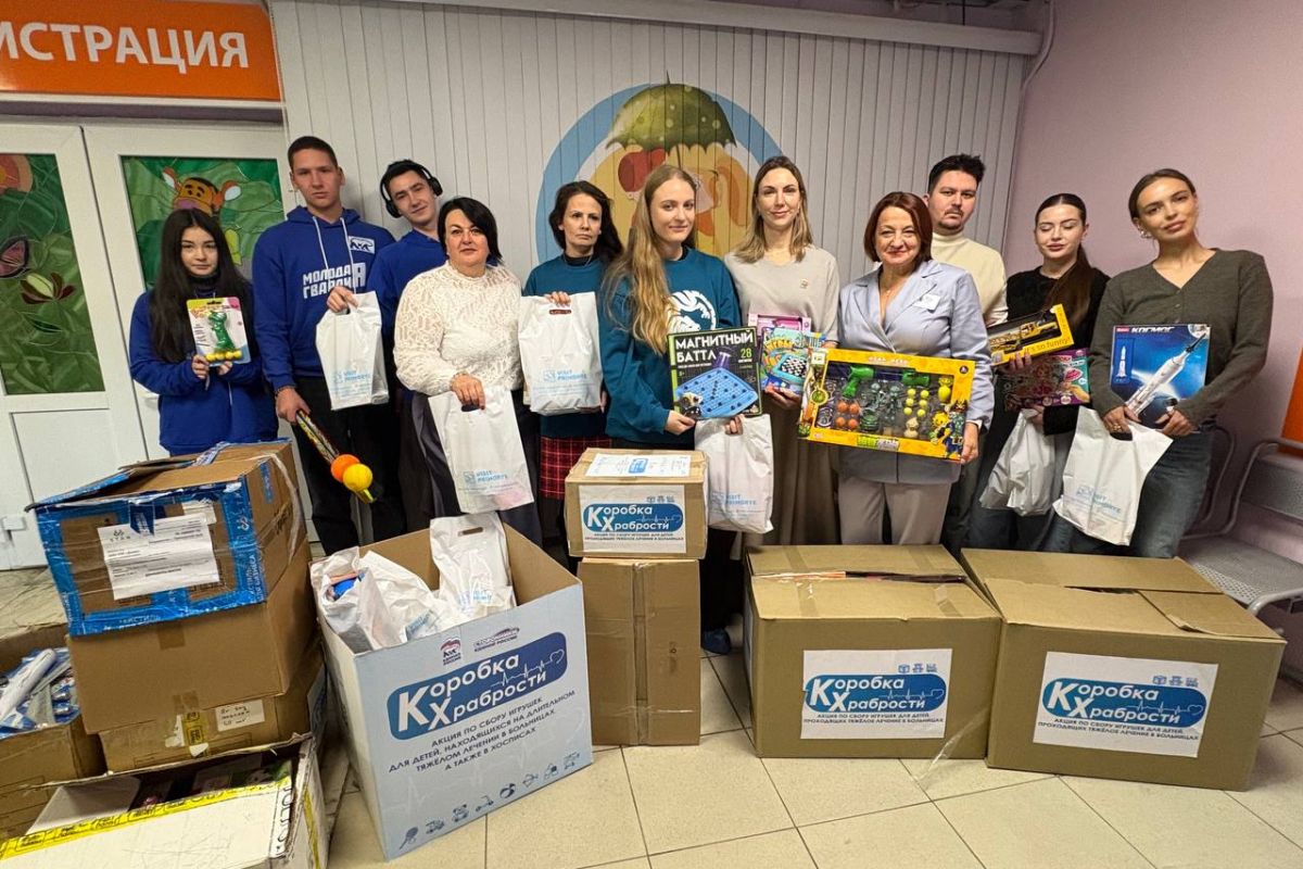 «Единая Россия» передала «Коробки храбрости» в краевую детскую больницу