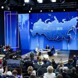 Путин: «Всё в России должно выстраиваться вокруг семьи»