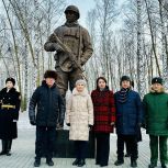 При участии «Единой России» в Тетюшах в Татарстане открыли памятник участникам СВО