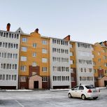 «Единая Россия»: Первые 13 семей получили квартиры в новом доме в Урае