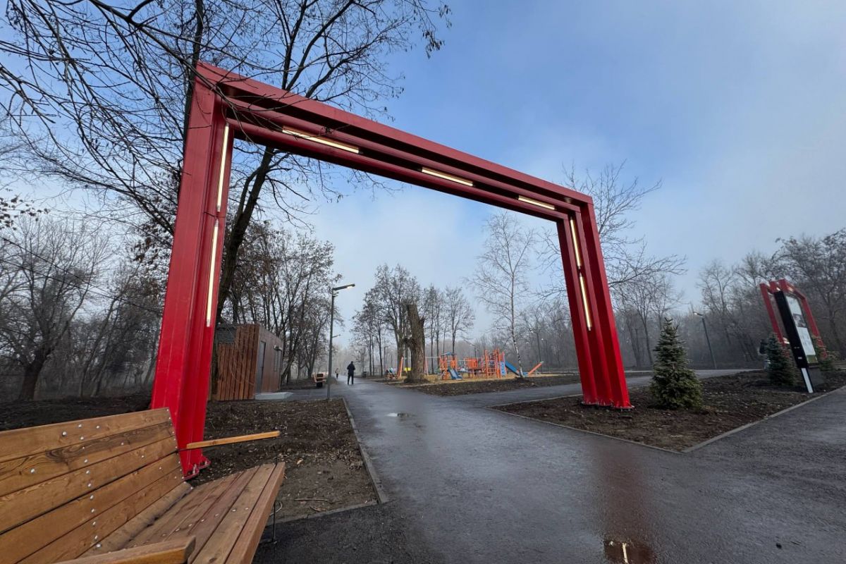 В Красном Луче торжественно открылся обновленный городской парк