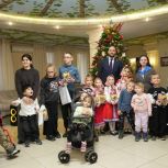 «Единая Россия» организовала для маленьких пациентов медицинского центра Л.И. Швецовой в Москве предновогоднее мероприятие