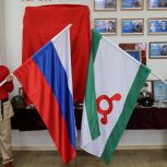 По инициативе «Единой России» в сельской школе Ингушетии открыли галерею славы участников СВО