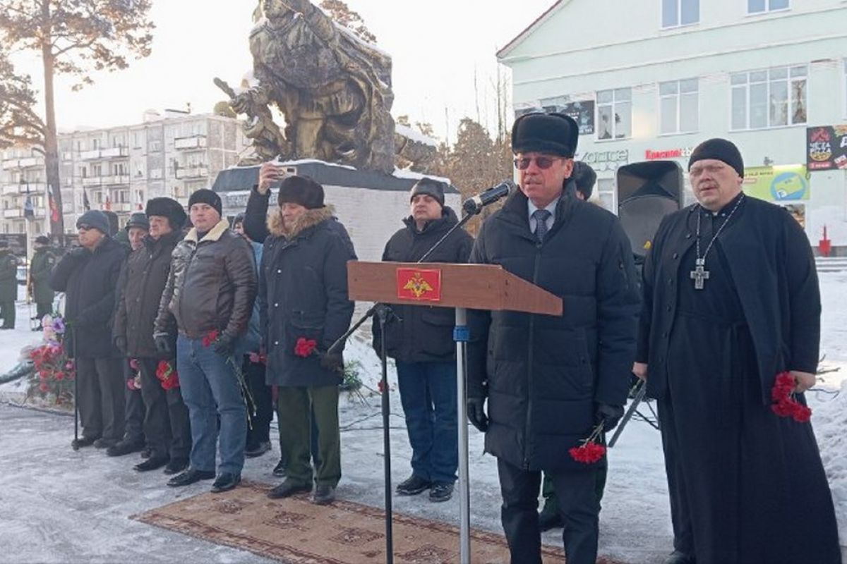 Память и героизм: торжественный митинг состоялся на Аллее Героев в Чебаркуле