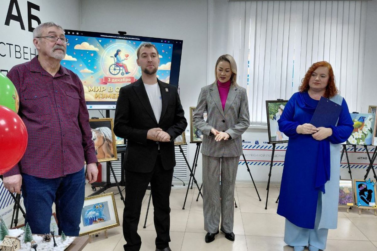 Выставка творческих работ к Международному дню инвалидов прошла в Штабе общественной поддержки «Единой России» в Чите