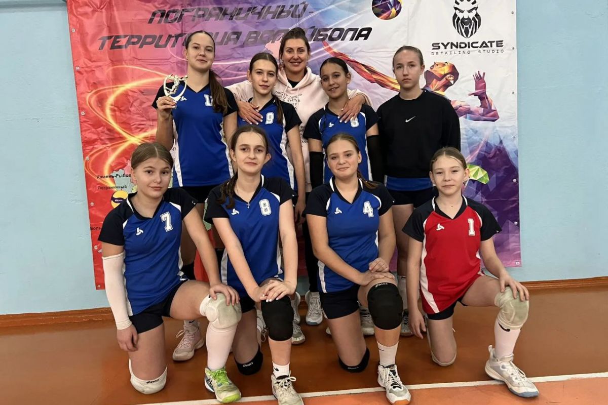 «Единая Россия» поддержала первый новогодний турнир по волейболу среди девушек Приморья