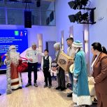 Единороссы Муслюмовского исполняют желания ребят в рамках акции «Елка желаний»
