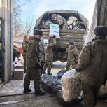 16 маскировочных сетей и 31 коробка гуманитарной помощи передали бойцам активисты Петровск-Забайкальского Женского движения Единой России
