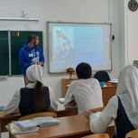Активист «Молодой Гвардии» провел для школьников открытый урок ко Дню памяти журналистов, погибших при исполнении