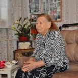 Алексей Синицын поздравил с наступающим Новым годом фронтовую медсестру