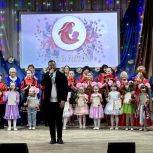 Концерты и теплые слова. Единороссы поздравили смолянок с Днем матери