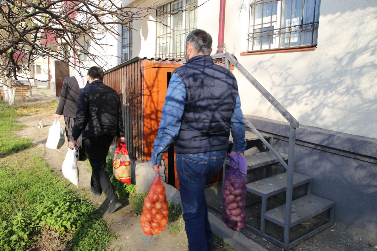 Активисты проекта «Крепкая семья» оказали адресную помощь нуждающейся семье