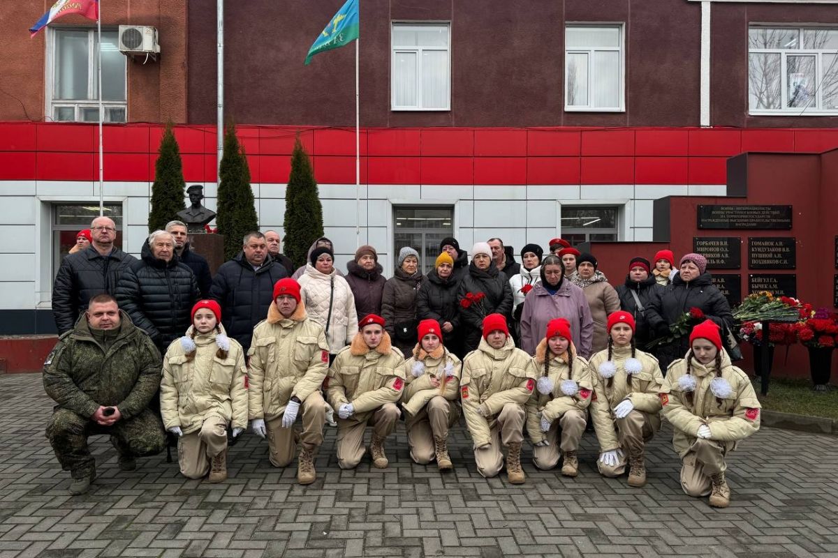 В День Героев Отечества на Аллее Славы увековечили память героя-защитника